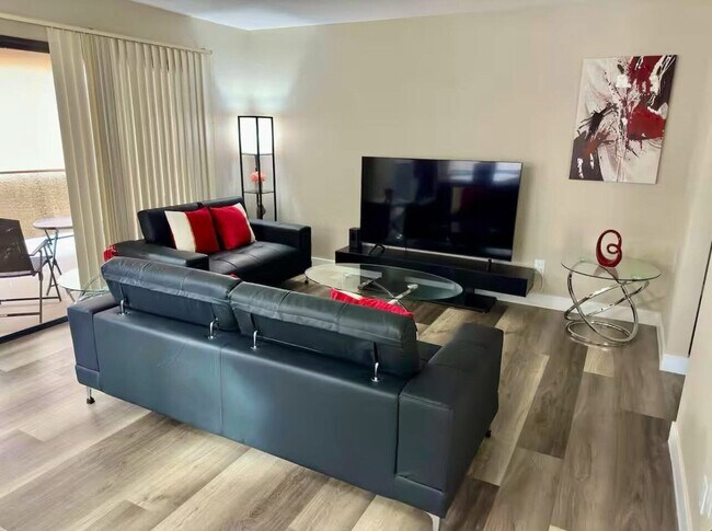 Foto del edificio - Amazing Furnished 2-Bed 2-Bath at Las Casitas!