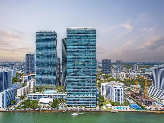 Foto del edificio - 3131 NE 7th Ave