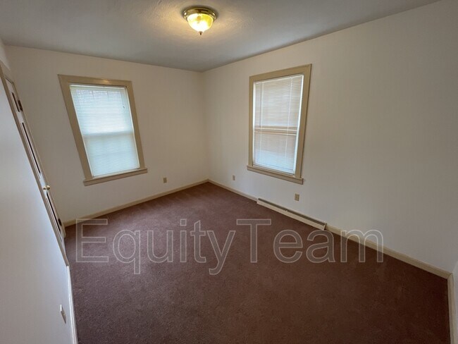 Foto del edificio - 10443 Burlington Rd