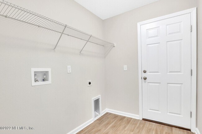 Laundry / Entrance from Garage - 1154 Le Brun Dr