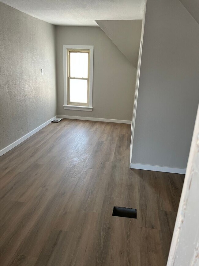 Foto del edificio - 4 Bedroom Updated house!!