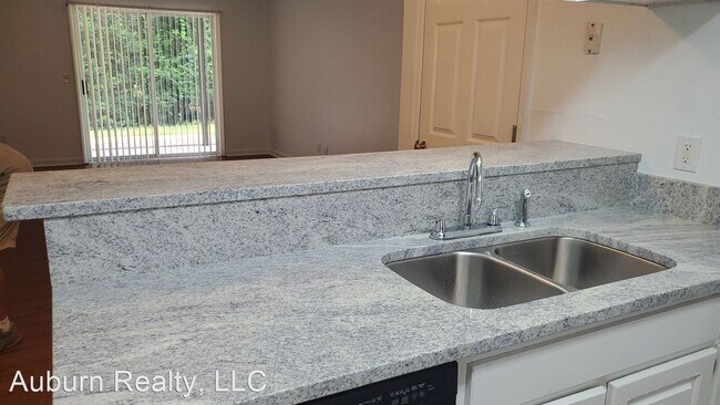 Building Photo - 618 8th Ave