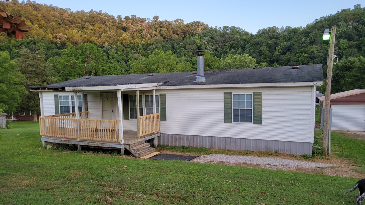 Primary Photo - 1739 Stinking Creek Rd