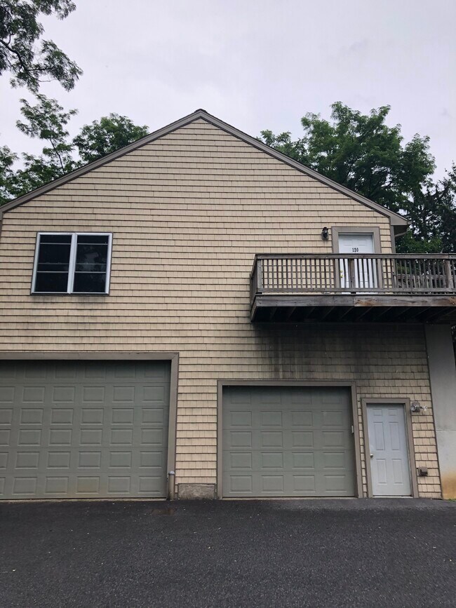 120 Chambers Aly Unit Apt 1, Boalsburg, PA 16827 Apartments in