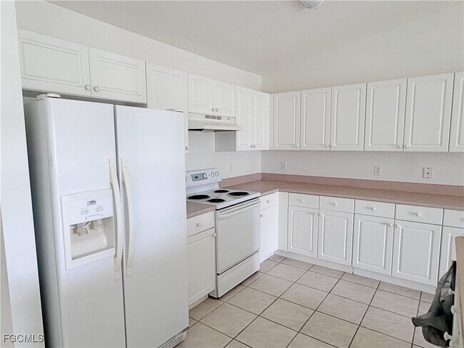 Building Photo - 2046 NE 6th St