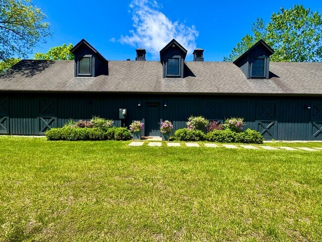 Foto del edificio - 55 Still Meadow Rd
