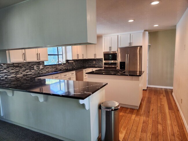 Building Photo - Sunset Terrace Home with POOL & LOFT + own...