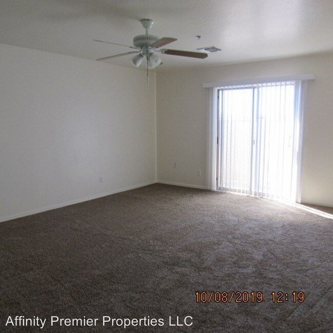 Foto del edificio - 2480 Palo Verde Blvd S