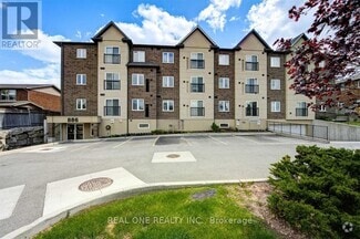 Building Photo - 886-886 Golf Links Rd