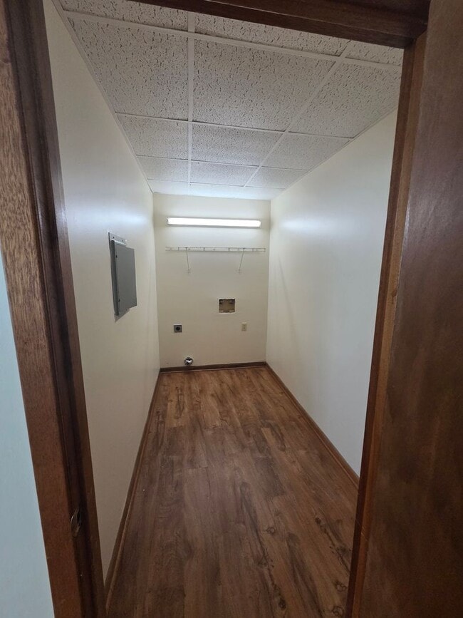 Foto del edificio - Large 1-Bedroom Apartment with Washer/Dryer Hookups