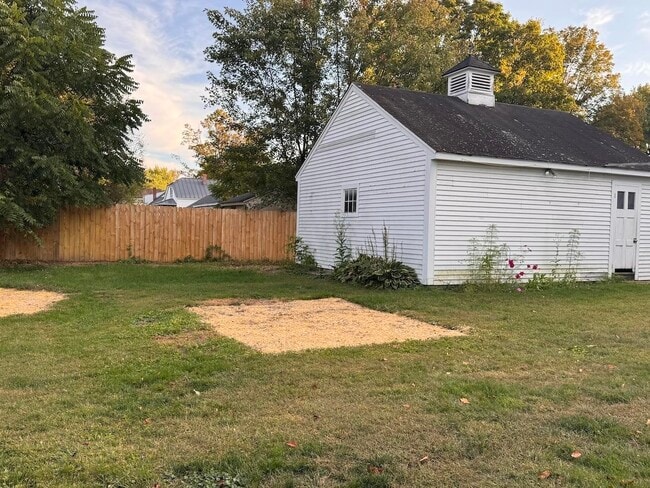 Building Photo - 16 Belmont Ave