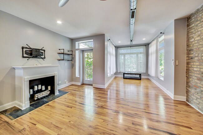Foto del edificio - 4821 N Sawyer Ave