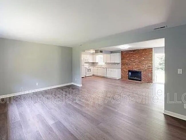 Building Photo - 708 Heatherwood Dr