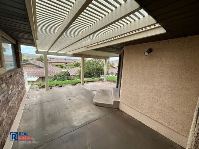 Foto del edificio - Legacy Townhome