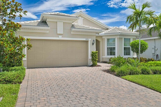 Foto del edificio - NOW AVAILABLE - 2/2 Plus Den Single Family Home in the Heart of Estero!