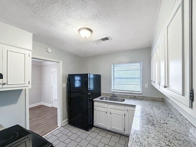 Building Photo - 4297 Leatherwood Ave