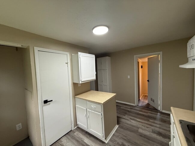Building Photo - 5636 Drake Ave