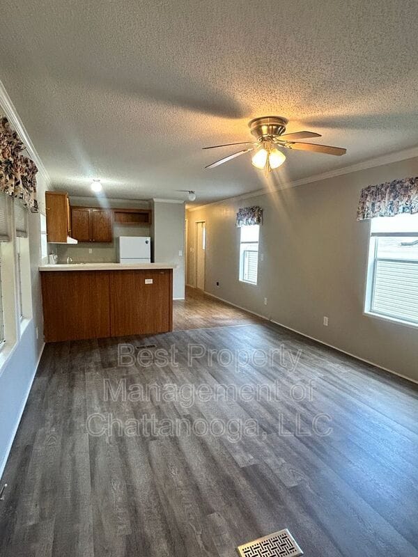 Foto del edificio - 8805 Jen Rue Lane