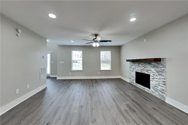 Foto del edificio - 104 Silvergrass Dr