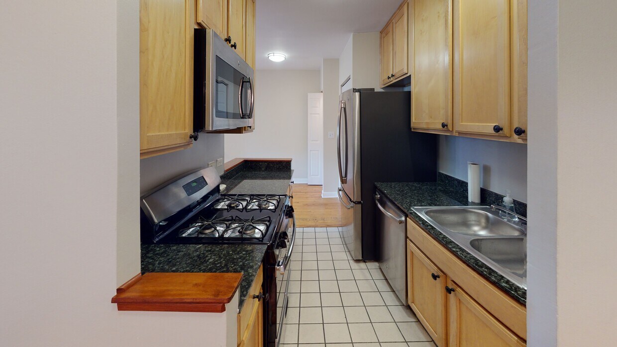 Primary Photo - 900 W Fullerton Ave