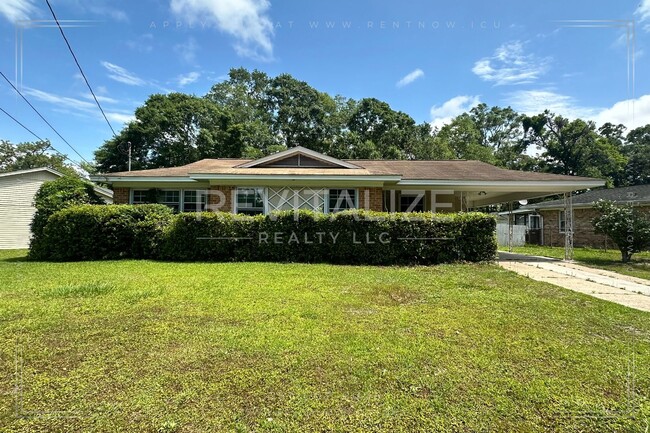 Building Photo - **NO DEPOSIT** Quaint 3 Bedroom 1 Bathroom...
