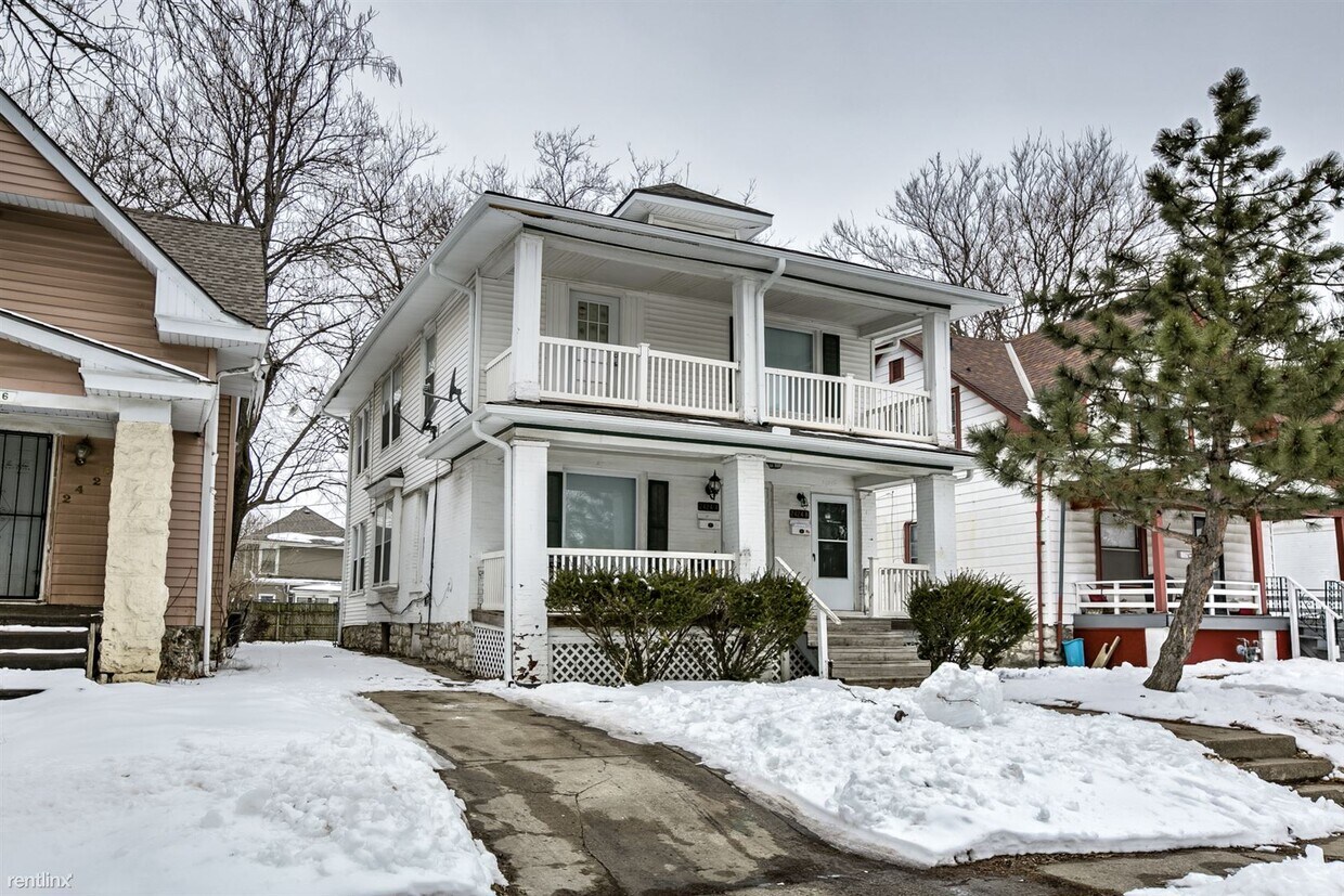 2 br, 1 bath Duplex 2424 Norton Avenue A Townhome Rentals in Kansas
