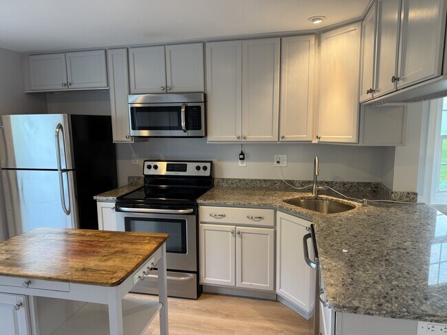 Foto del edificio - 221 Fox Hollow Dr