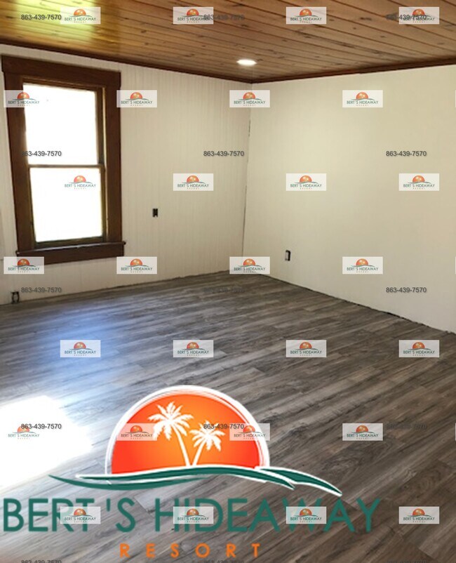 Dormitorio extragrande: con capacidad para una cama king size y armario con puerta corrediza tipo granero. - 2854 Tindel Camp Rd