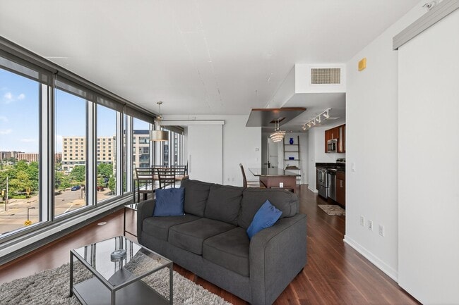 Building Photo - Gorgeous "Reflections" Condo w/ Panoramic Views, Light Rail Station, walk to Mall of America!