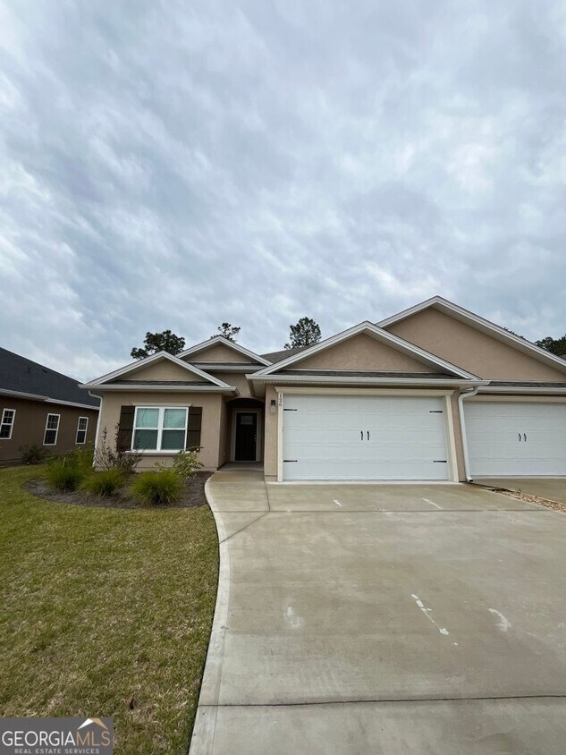 Primary Photo - 126 The Villas Way