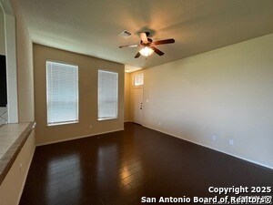 Foto del edificio - 522 Creekside Cir