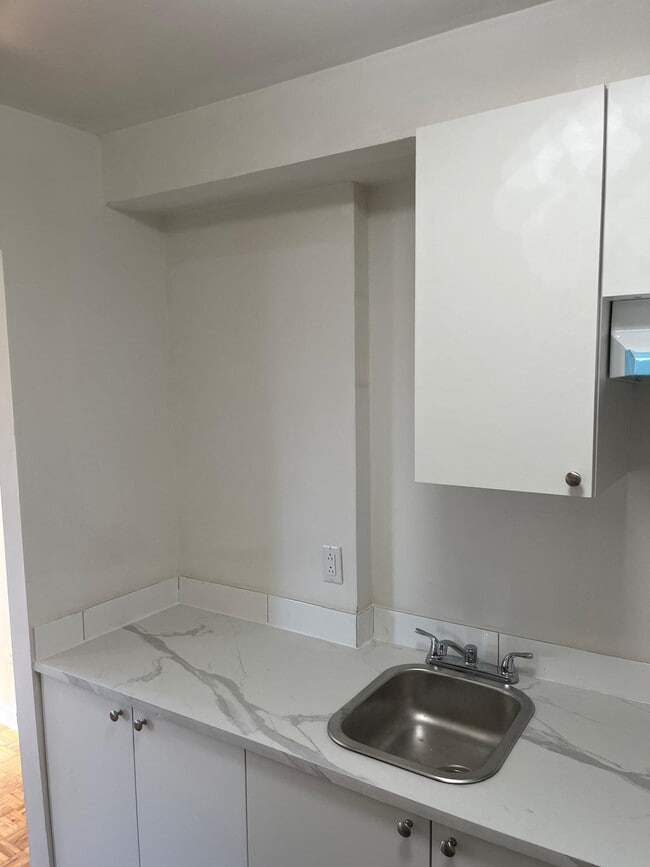 Building Photo - 110 Rue Turenne