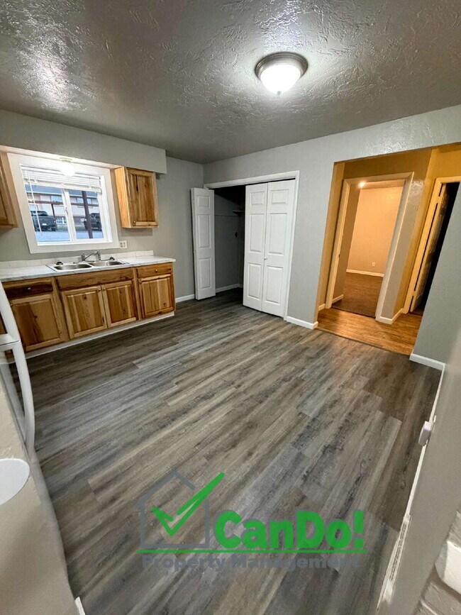 Foto del edificio - Now Available! Remodeled 3 bedroom, 1 bathroom apartment in Blackfoot