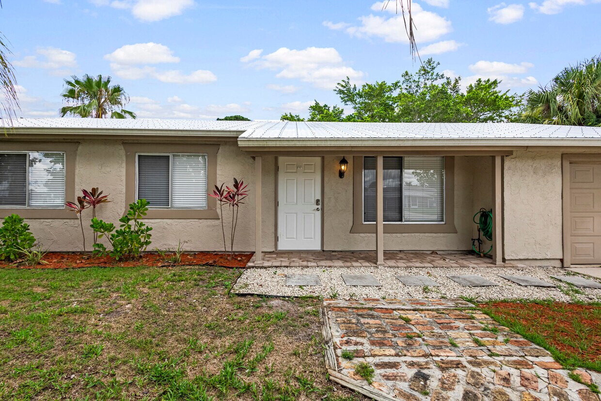 Foto principal - 766 SW Belmont Cir