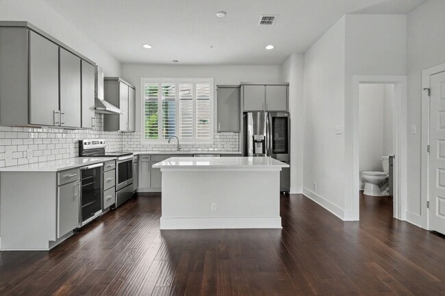 Building Photo - 1606 N Hackberry St
