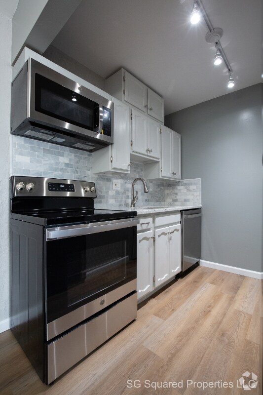 Building Photo - 803 Plate St