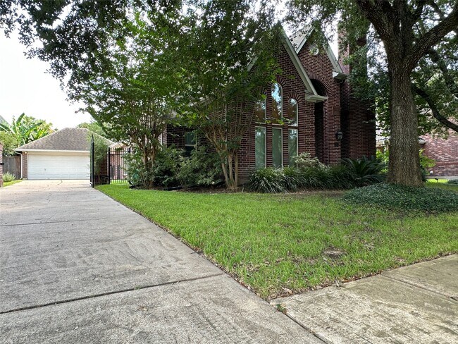 Foto del edificio - 3206 Oakland Dr