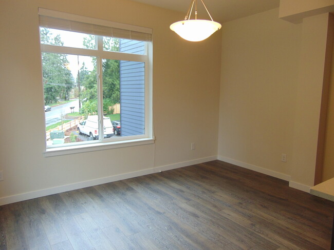 Building Photo - Gorgeous 3BR/2.5 BA Town Home.