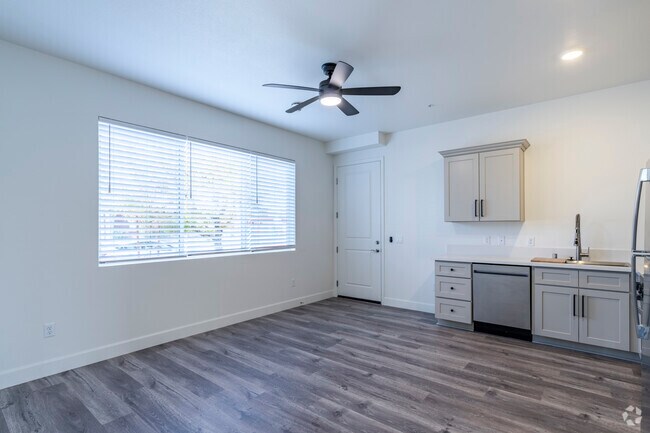 2 habitaciones, 2 baños, 860 pies cuadrados, comedor - 542 7th St