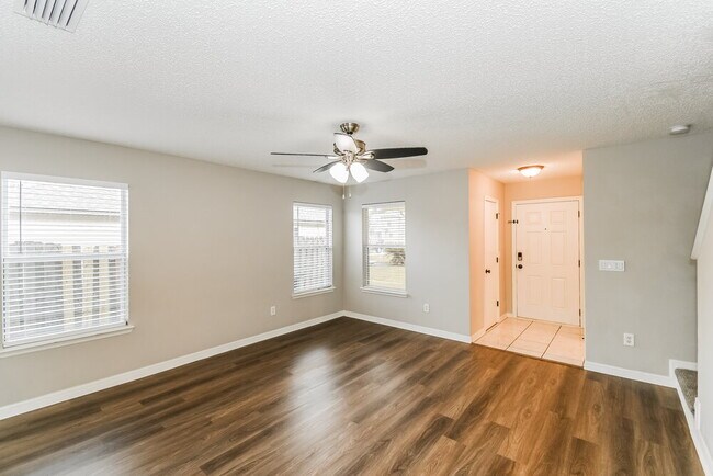 Foto del edificio - 2236 Fresco Dr