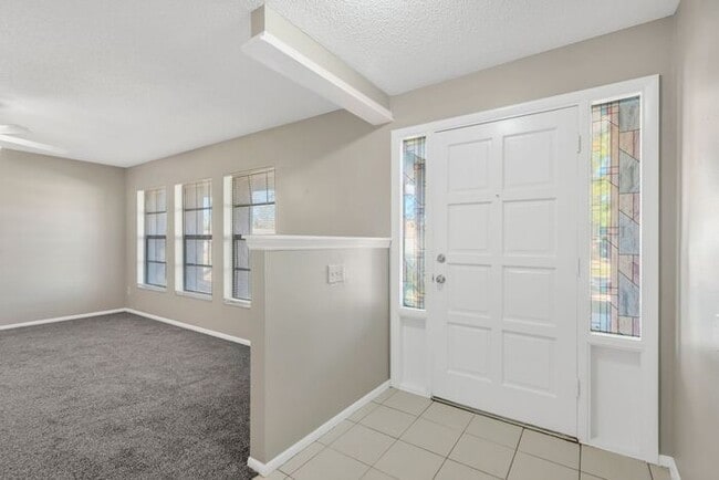 Foto del edificio - 3Br 2BA Home in Brandon, FL - New Paint and Carpet