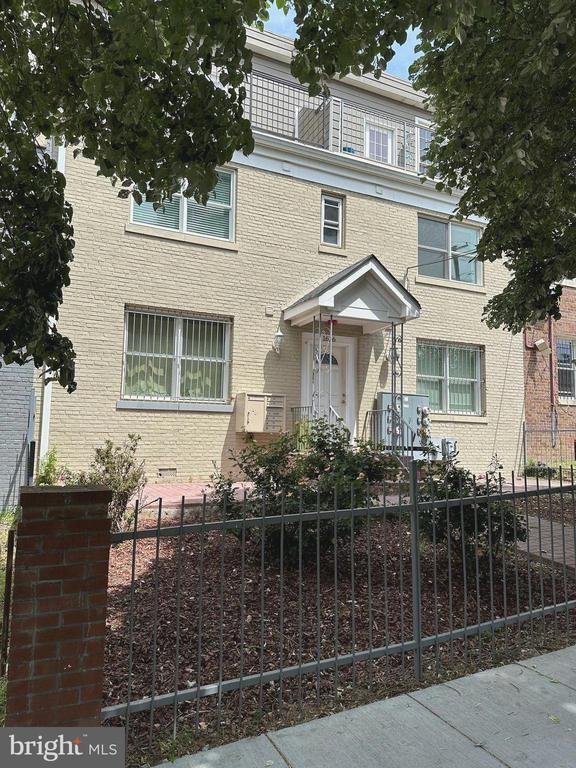 Building Photo - 1626 R St SE