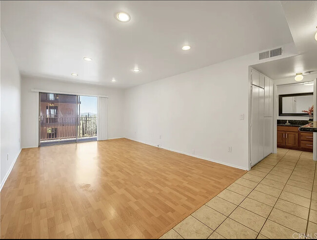 Building Photo - 1517 E Garfield Ave