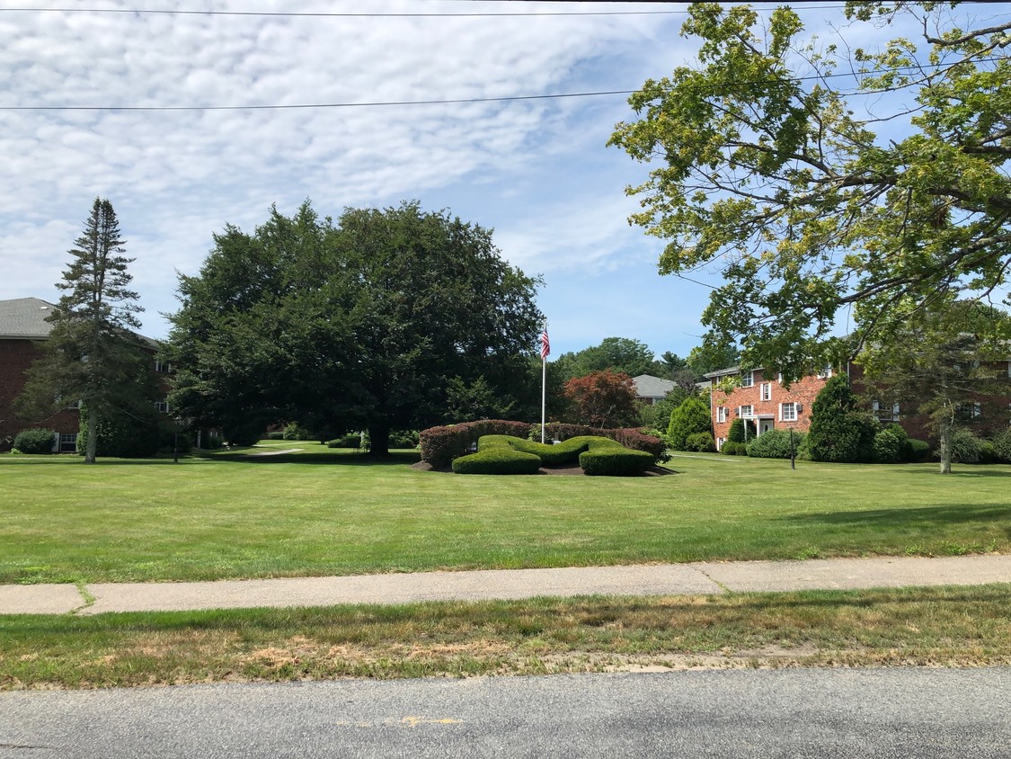 Lovely Unit at Medfield Gardens - 89 Pleasant St