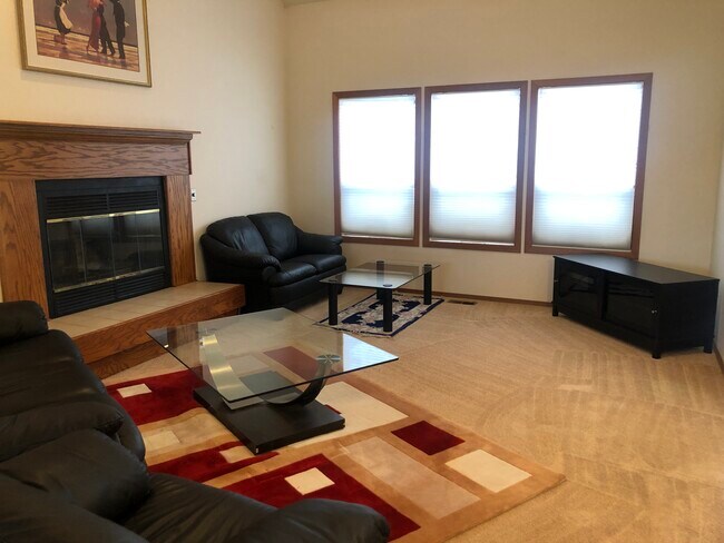 Foto del edificio - 715 SW Staley Dr