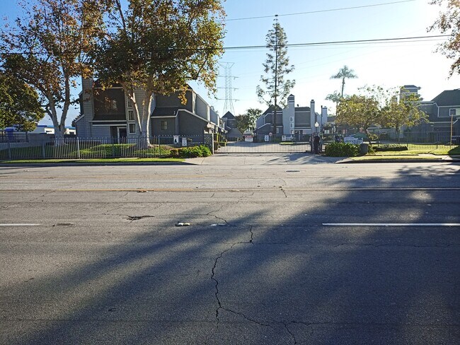 Building Photo - 1208 Barranca Ave