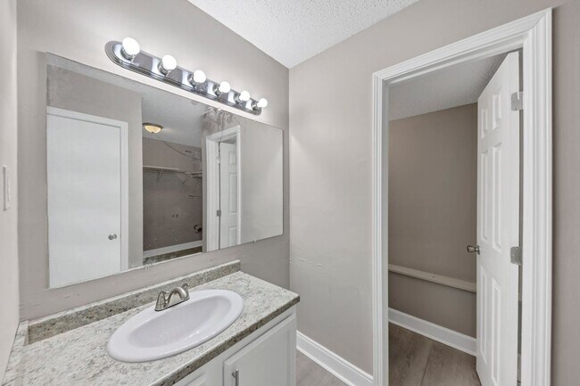 Interior Photo - The Landing on Emerald Pointe