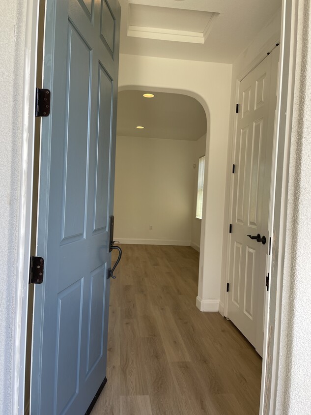 Entry - 1306 W Lagoon Rd