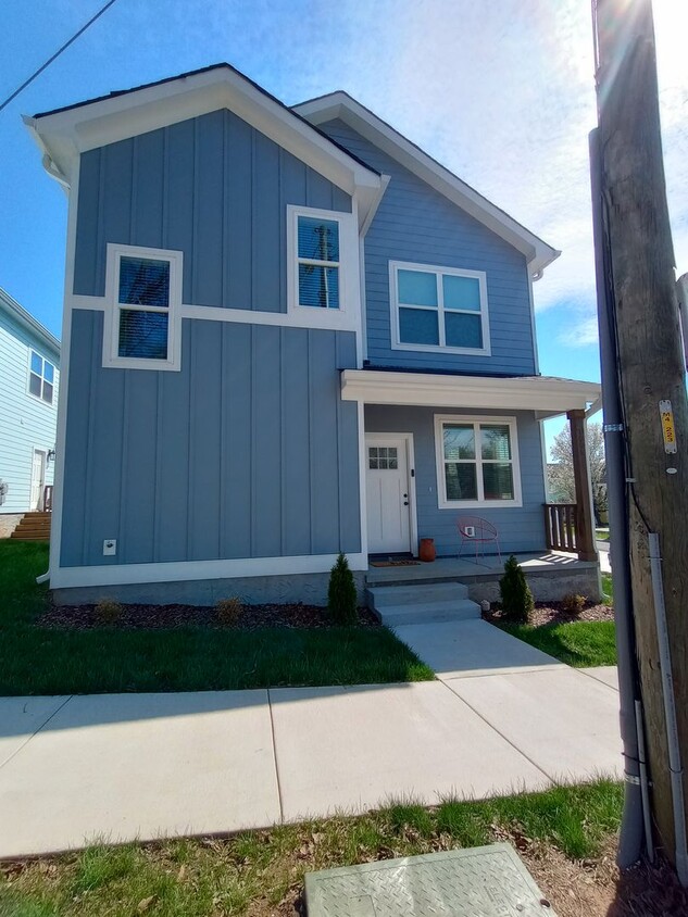 Foto principal - Newer Construction Home Close to UTC, Erla...
