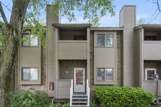 Building Photo - 1707 E Walnut Lawn St